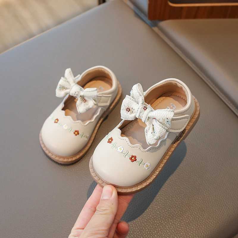 Sneakers Sweet Style Baby Girls Leather Shoes Children Kids Love Bow Princess Shoes Soft Sole Anti Slip Lightweight Infant Toddler Shoes H241221