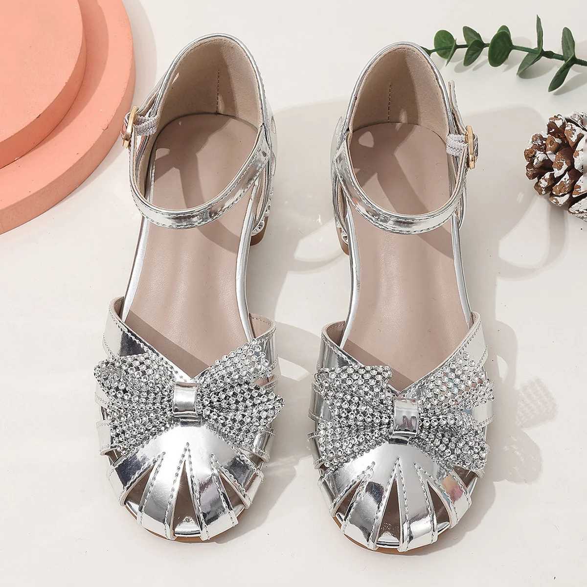 Sneakers Girls sandals summer new style crystal princess shoes soft sole childrens high heels H241221