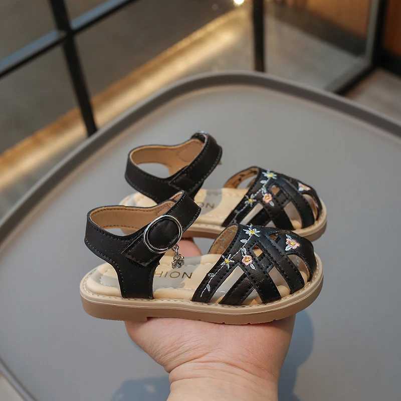 Sneakers Fashion Children Sandals Beige Cover Toe Soft Bottom Girls Beach Shoes Middle Large Childrens Outdoor Casual Beach Kids Sandals H241221
