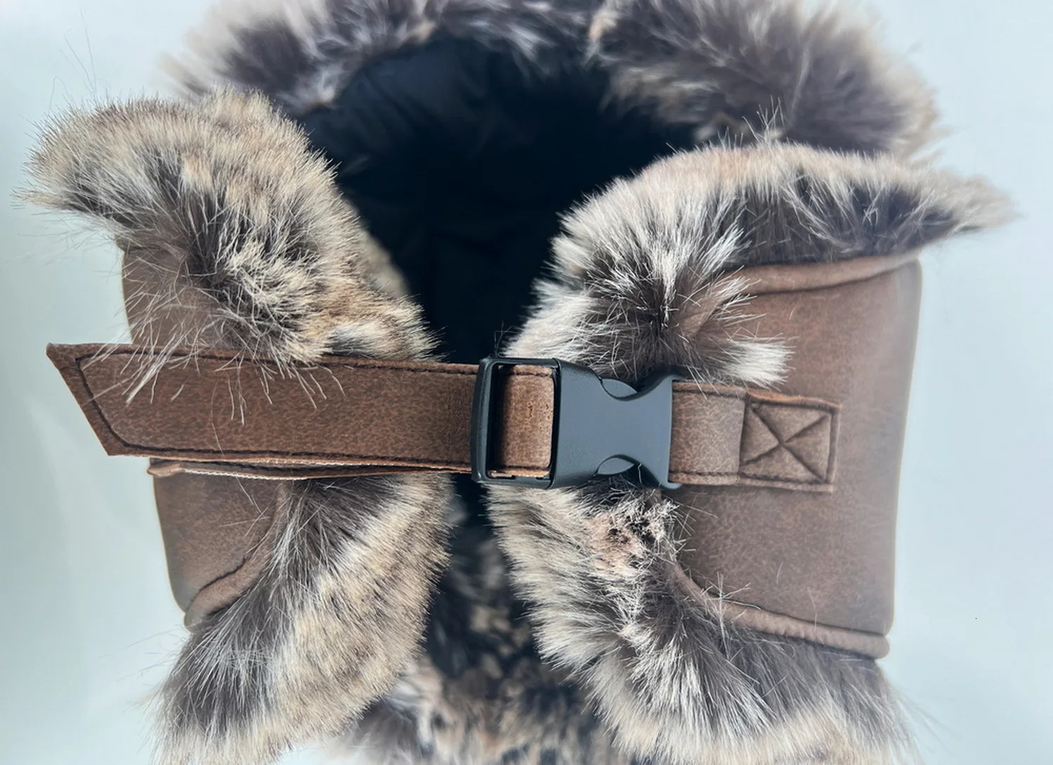 Brown artificial leather winter fur pilots hat torpedo wind hat bomber artificial fur flip cover cavalry trap refrigerated snow hat 241220