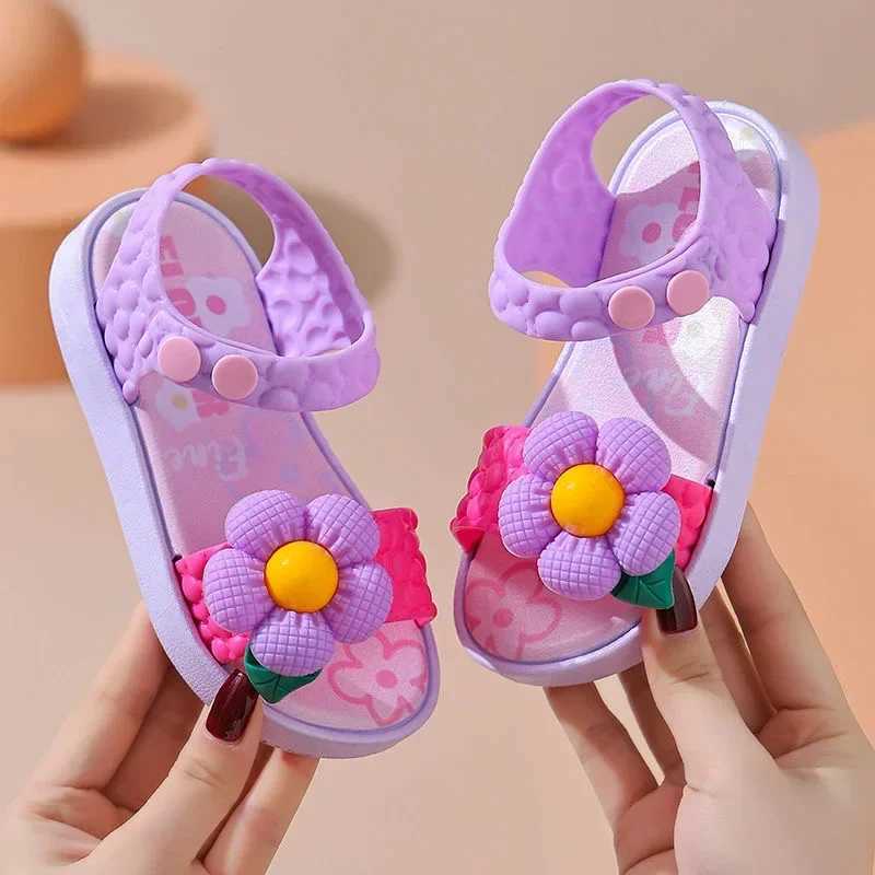 Sandals Childrens sandals2024 summer non-slip soft soles outside wearing boys and girls baby walking shoes outside wearing sandals H241217