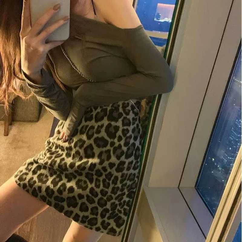 Slim Sexy Womens Short Skirts Sexy Leopard Club Mini Skirt Retro Trend A-Line Skirt All-Match High Waist Chic Skirt Y2k ClothesXJ241221