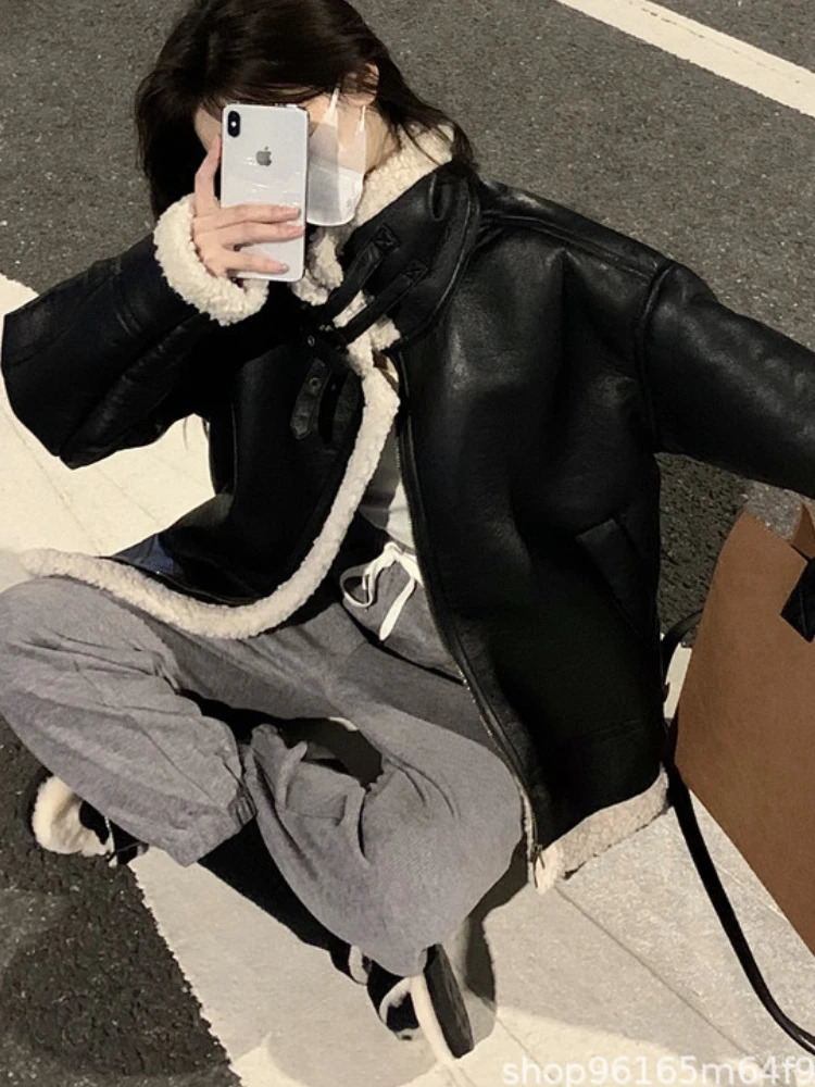 Korean Female Street wear Outwear Retro Thick Warm Leather Coat Winter Woman Plush Loose Fur Integrated Lapel Long Sleeve Jacket 241216