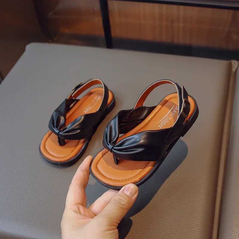 Sneakers Baby girl sandals with simple flip cover unique Japanese style childrens casual shoes boys summer beach shoes all competitions H241221