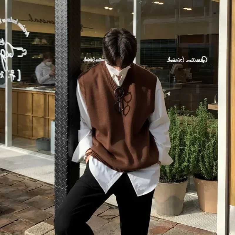 Plain Sleeveless Knitted Sweaters for Men Solid Color Man Clothes Waistcoat V Neck Vest White A Thick Winter Korean Autumn BaggyXJ241221