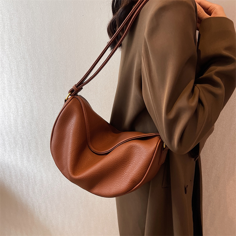 LEFTSIDE Large Crossbody For Women 2022 Winter High Capacity Handbags Solid Soft Shoulder Bags Females Travel Hobos Bag