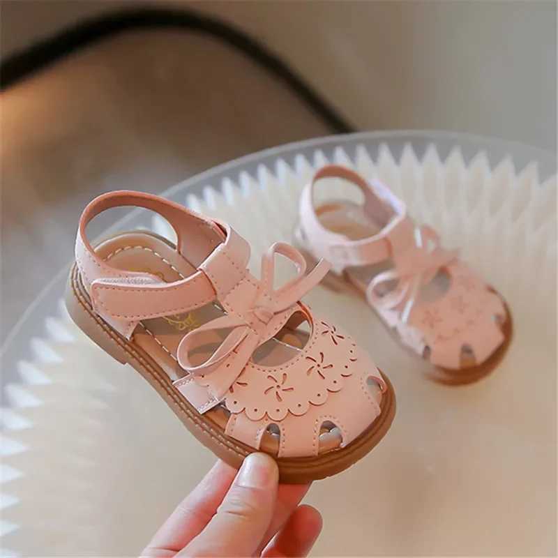 Sneakers Summer Girls Flat Sandals Hollow Breathable Comfortable Upper Buckle Decoration Soft Bottom Non-slip Childrens Shoes H241221