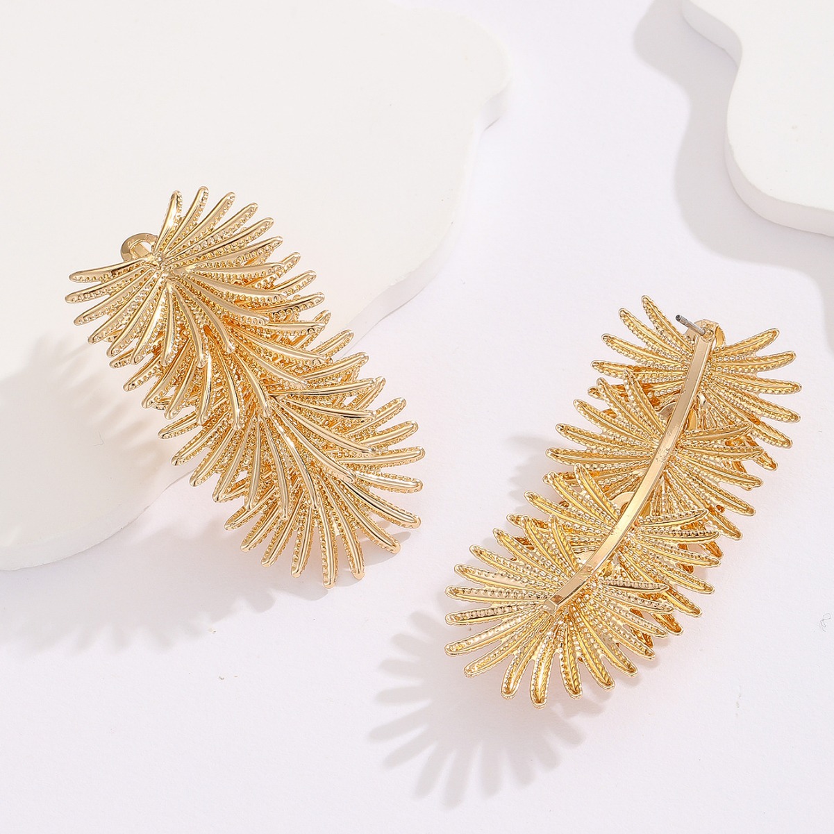Luxury Gold Geometry Leaf Dangle Earrings with Sophisticated Design