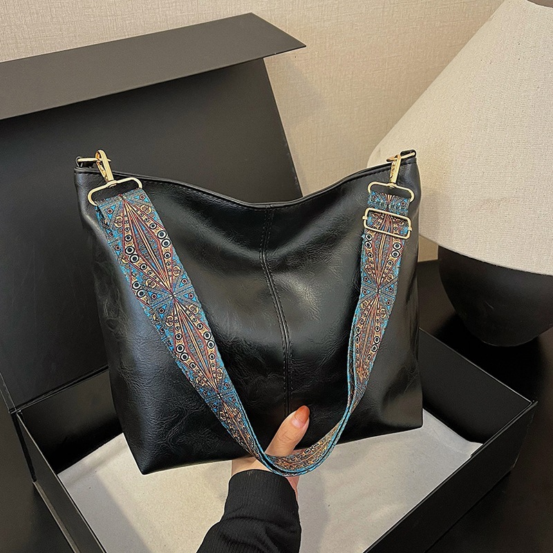 2025 New Women's Large Capacity Single Shoulder Bag, New Broadband Shoulder Crossbody Bag, Designer Texture Commuter Bucket Bag