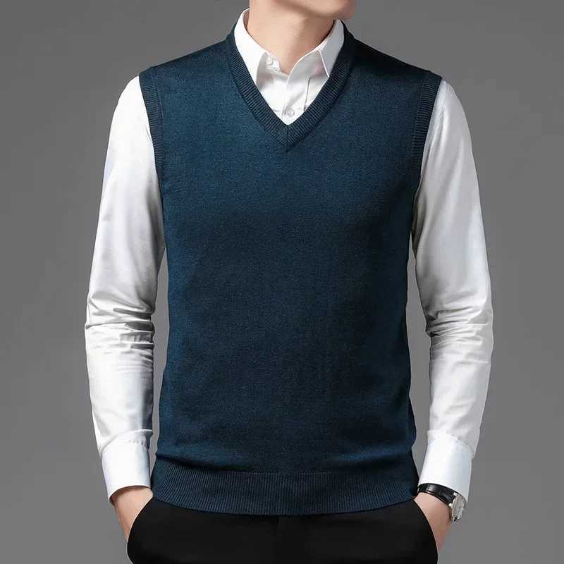 Vests for Men Solid Color Sweater Casual Fashion Warmth Top Sleeveless Business Knitwear Fashion Mens Jumpers Autumn WinterXJ241221