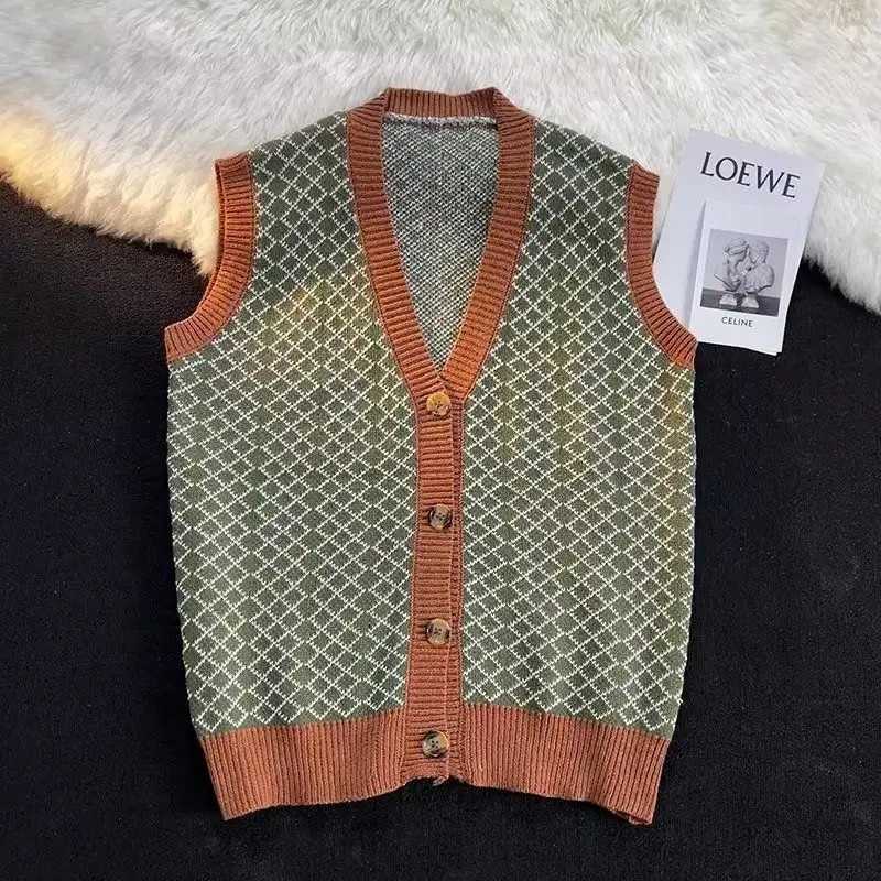 Autumn Versatile Coffee Retro Knitted Cardigan Vest V-neck Unisex Fine Grid Pattern Sweater Vest Men Womens Japanese WaistcoatXJ241221
