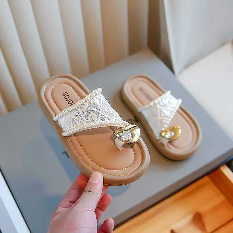 Slipper Summer New Non-slip Childrens Flip-flops Girls Fashion Beach Shoes Pinch Sandals Female Flowers Slippers Women Wear H241217