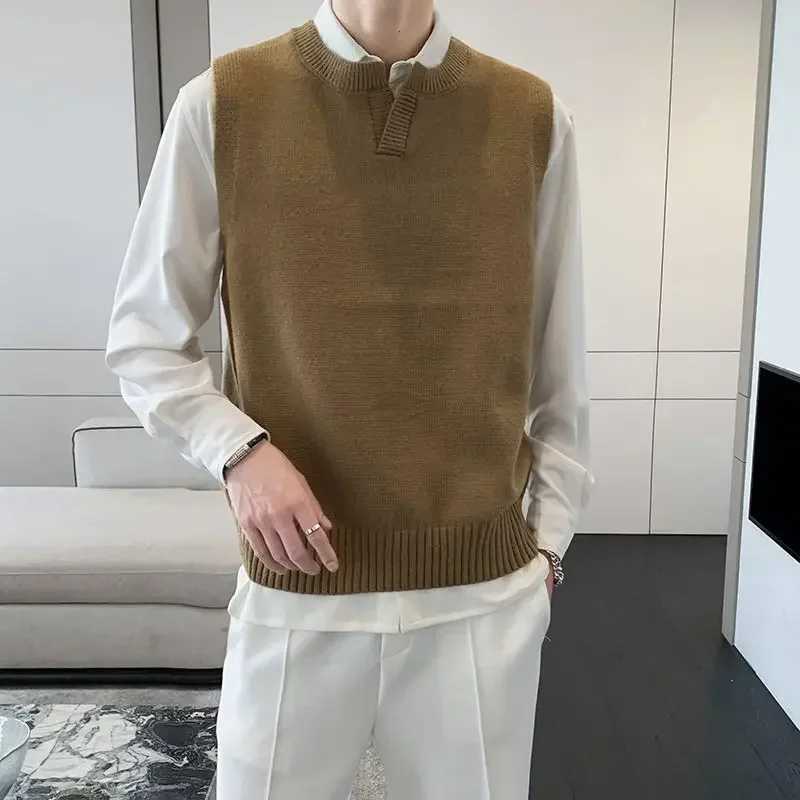 Knitted Sweaters for Men Waistcoat Black Man Clothes V Neck Vest Plain Sleeveless Solid Color Elegant Korean Fashion 2024 AutumnXJ241221