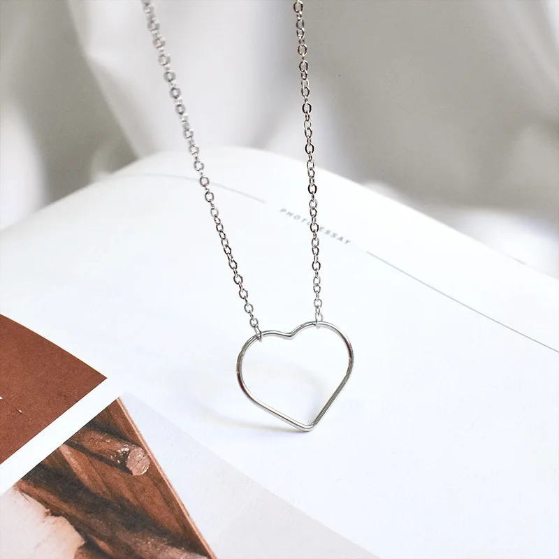 925 Sterling Silver Hollow Heart Necklace Korean Style Slimming Collarbone Chain with VV/ins Wind Simple Niche Jewelry 241220