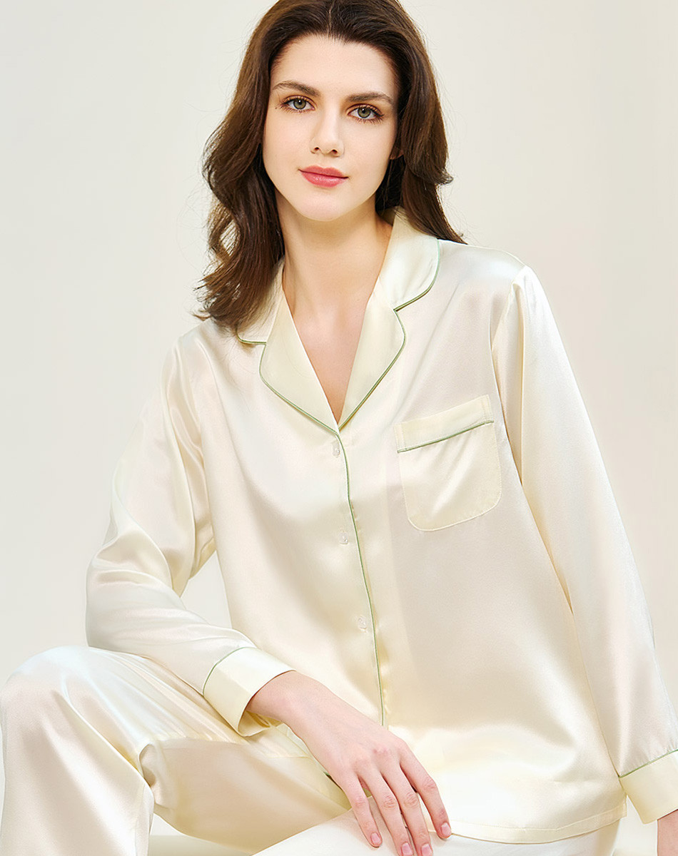 Chic Woman's Silk Pyjamas Ensemble - Luxurious, Breathable Sleeping Wear Featuring Extended Cuffs