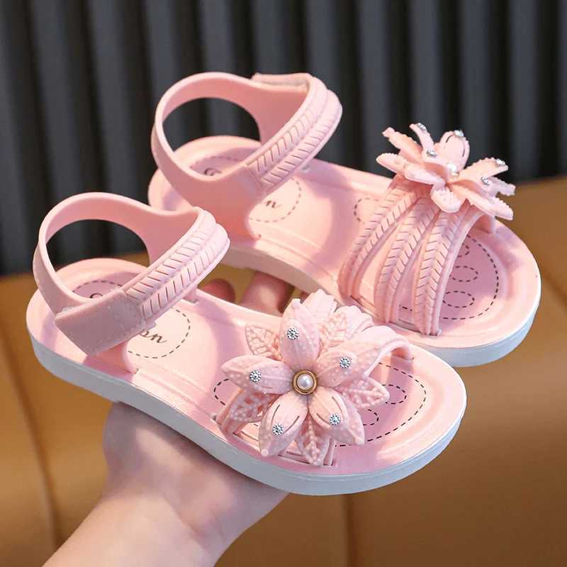 Sneakers New summer cute flower age 2-8 childrens slippers soft and good sandals suitable for girls anti slip beaver flip up childrens princess shoes 