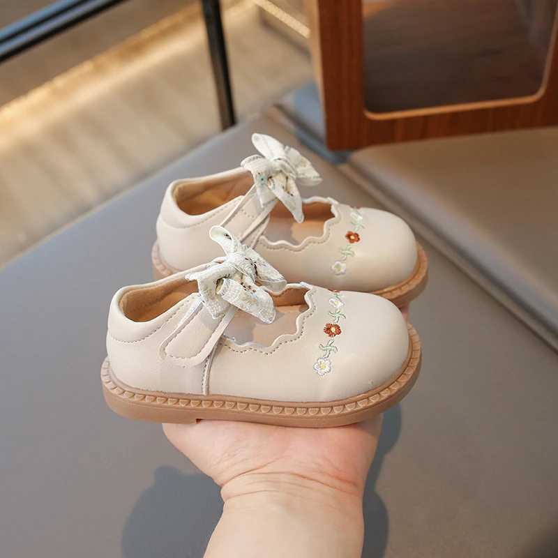 Sneakers Sweet Style Baby Girls Leather Shoes Children Kids Love Bow Princess Shoes Soft Sole Anti Slip Lightweight Infant Toddler Shoes H241221