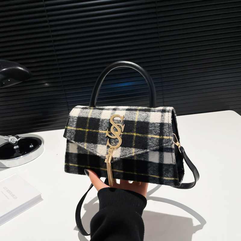 Women s Square New Small Handbag Designer Korean Style Grid Shoulder Crossbody Bag Trendy Shoulder Bag bag