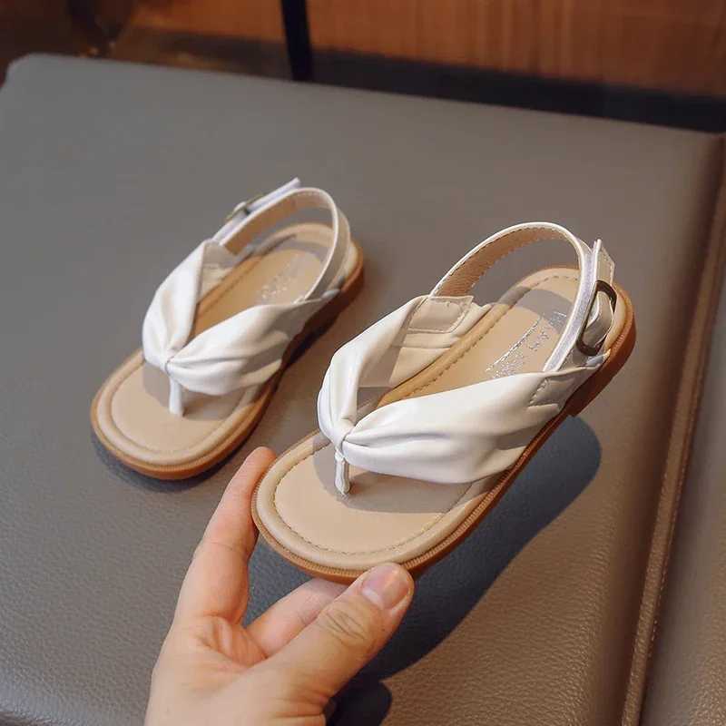 Sneakers Baby girl sandals with simple flip cover unique Japanese style childrens casual shoes boys summer beach shoes all competitions H241221