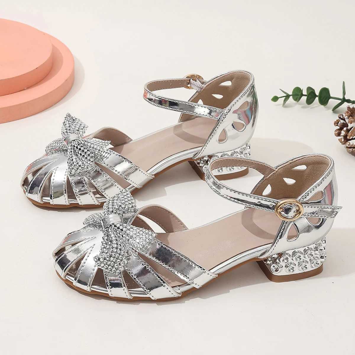 Sneakers Girls sandals summer new style crystal princess shoes soft sole childrens high heels H241221