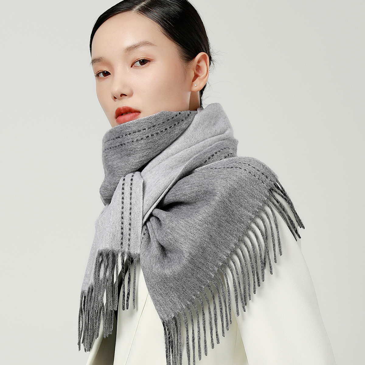 designer Scarf Cashmere Scarf Soft Touch Chic Silky Fashion Scarves Made from Pure Mulberry Silk - Versatile Design for Any Outfit