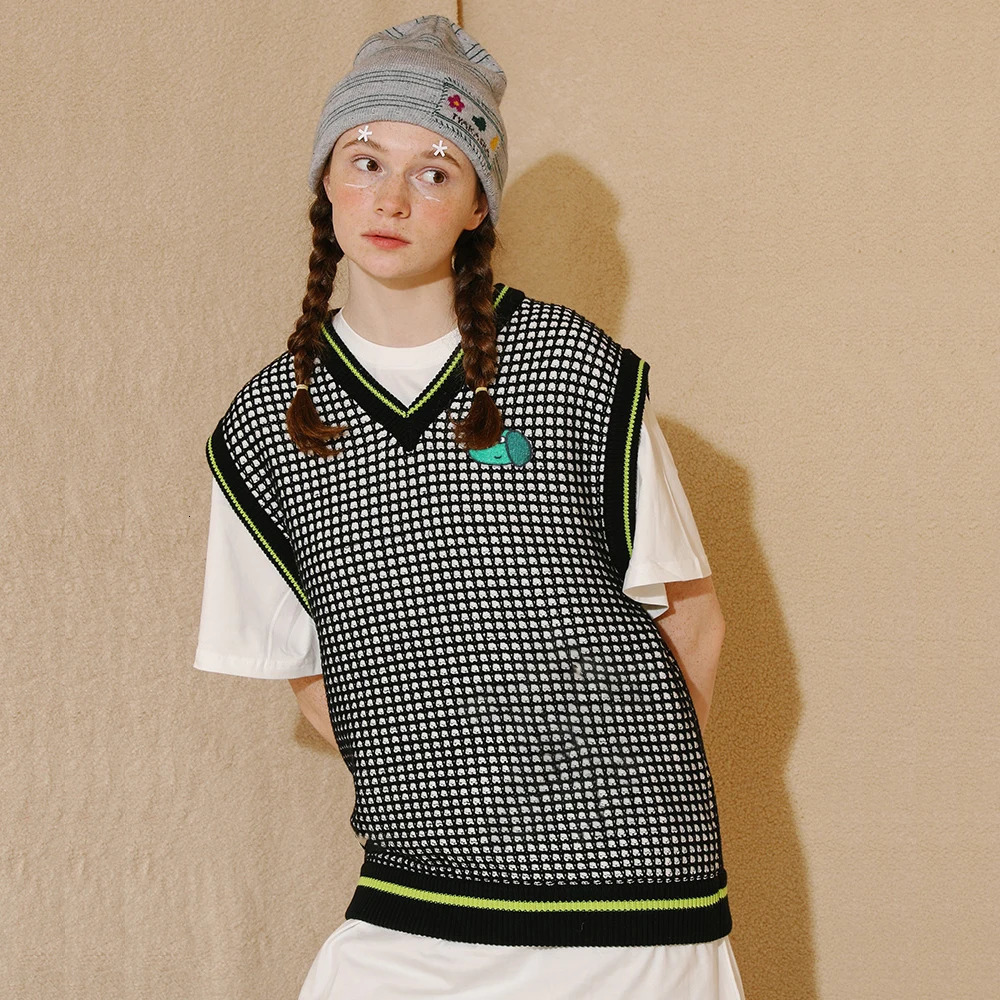 Womens Vintage Knit Vest Loose Black Plaid Cartoon y Cotton Pullover Sleeveless Sweater Original Niche er Autumn 241218