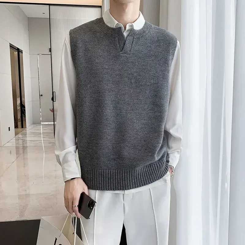 Knitted Sweaters for Men Waistcoat Black Man Clothes V Neck Vest Plain Sleeveless Solid Color Elegant Korean Fashion 2024 AutumnXJ241221