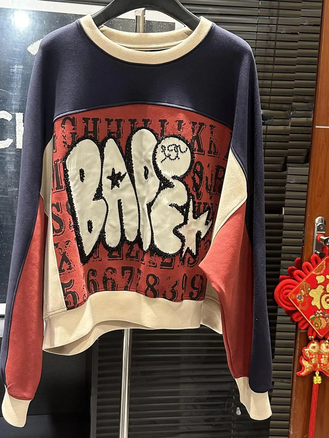2024 Autumn And Winter New Heavy Industry Sequin Printing Crew Neck Color Matching Sweatshirts Women Loose Fashion Pullover Tops