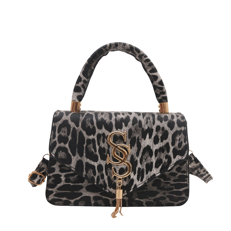 This year s popular women s shoulder autumn new minimalist art handbag designer fashion leopard print slanted small square bag bag