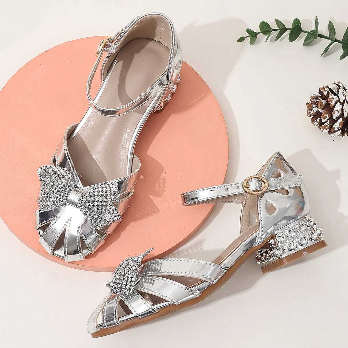 Sneakers Girls sandals summer new style crystal princess shoes soft sole childrens high heels H241221