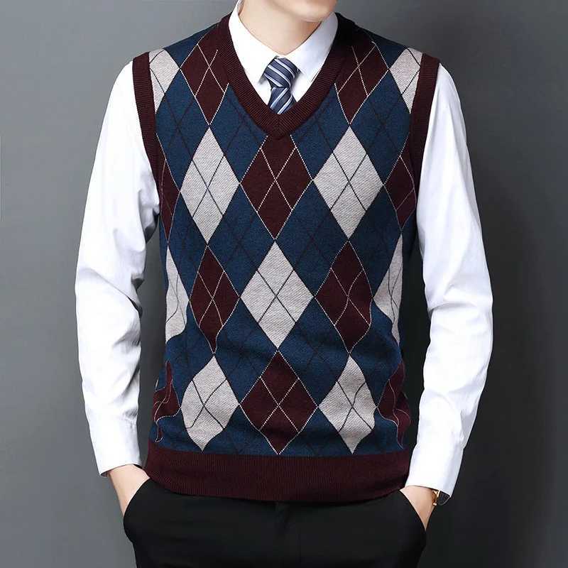 Middle-aged Mens Pullover Sweater Fashion Trend Color Diamond Plaid Sleeveless Vest in Autumn and WinterXJ241221