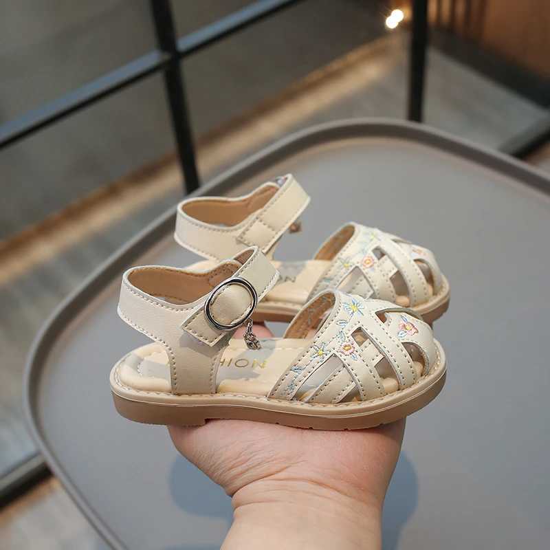 Sneakers Fashion Children Sandals Beige Cover Toe Soft Bottom Girls Beach Shoes Middle Large Childrens Outdoor Casual Beach Kids Sandals H241221