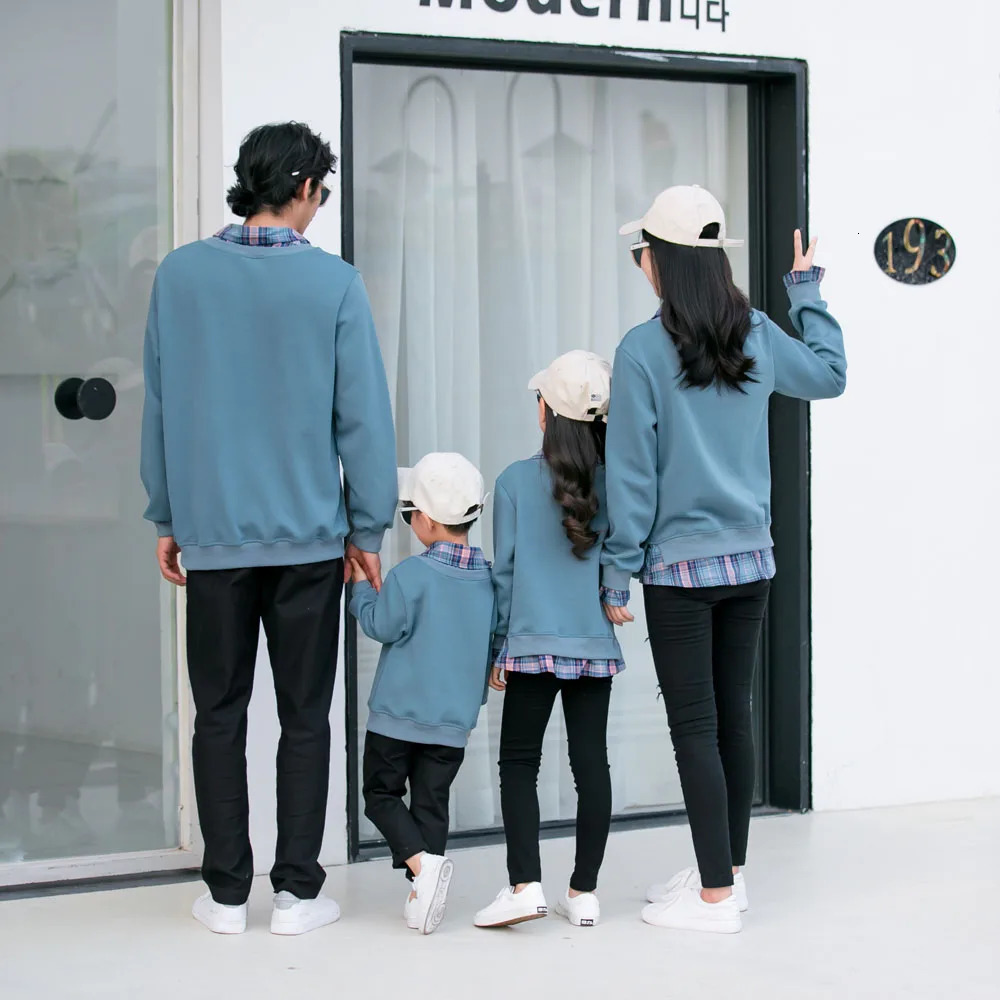 Family Matching Outfits Parent-child Clothing Parent-kids Clothes Autumn Winter Sweater For Kids Girls Boys Women Men T-shirt 241220