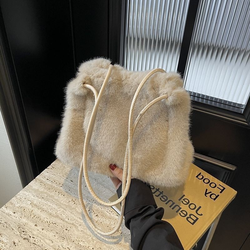 Multifunctional Instagram Women s Cute Plush Autumn Winter New Shoulder Bag Super Hot Handbag Designer Plush Bag bag