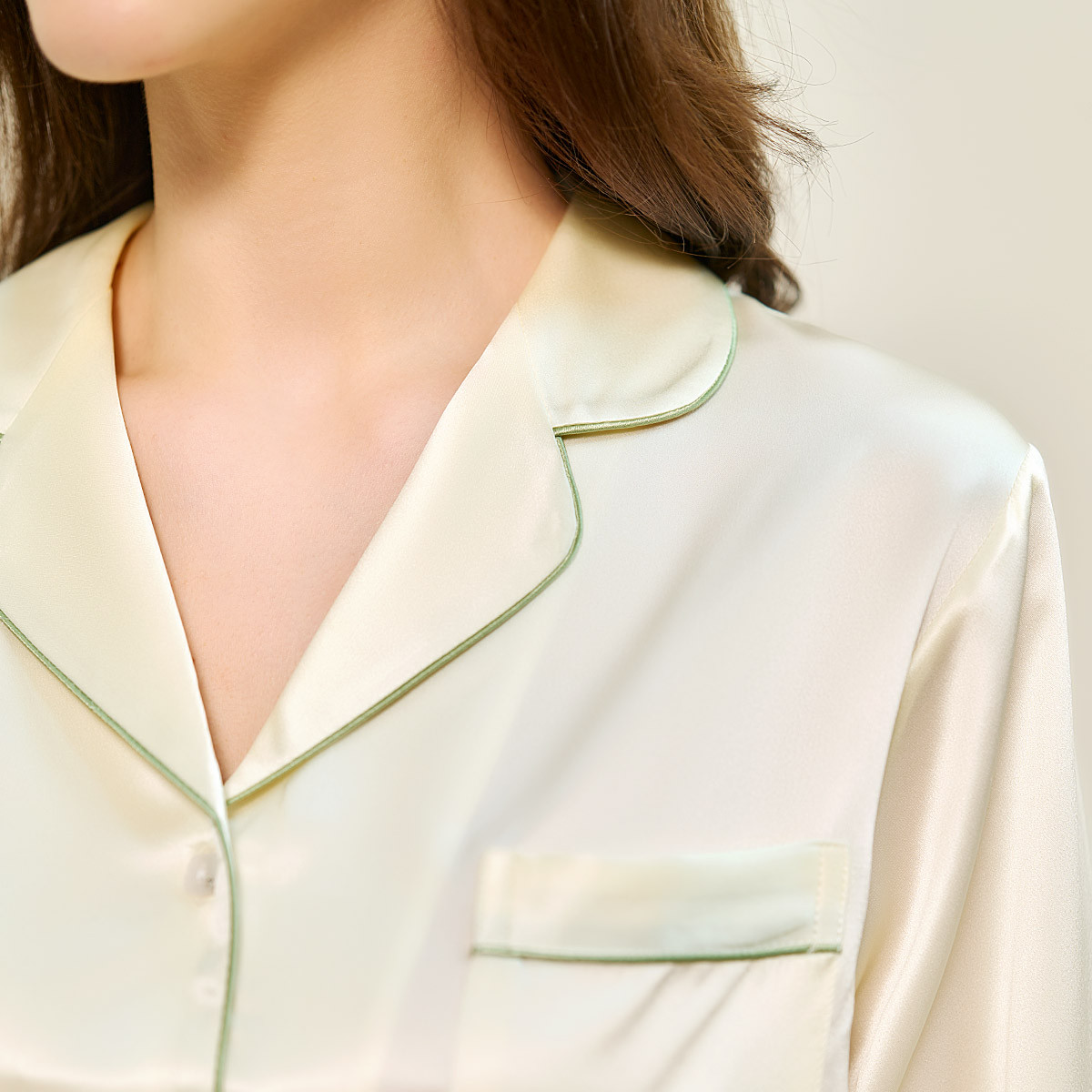 Chic Woman's Silk Pyjamas Ensemble - Luxurious, Breathable Sleeping Wear Featuring Extended Cuffs