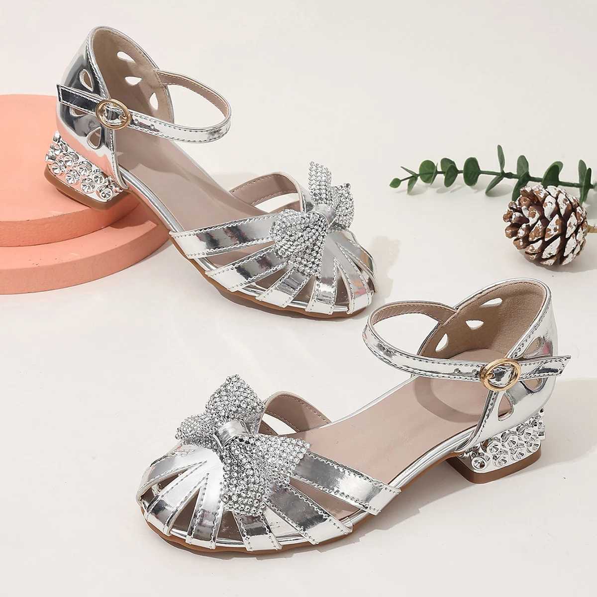 Sneakers Girls sandals summer new style crystal princess shoes soft sole childrens high heels H241221
