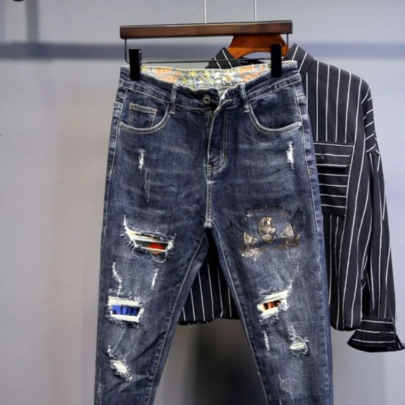 Trousers Tapered Broken Jeans for Men with Holes Male Cowboy Pants Ripped Torn Rhinestones ner Korean Fashion Stylish Denim 241218