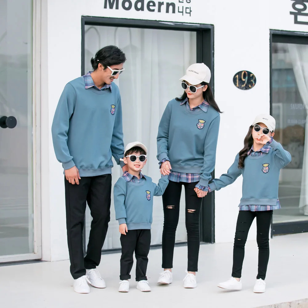 Family Matching Outfits Parent-child Clothing Parent-kids Clothes Autumn Winter Sweater For Kids Girls Boys Women Men T-shirt 241220