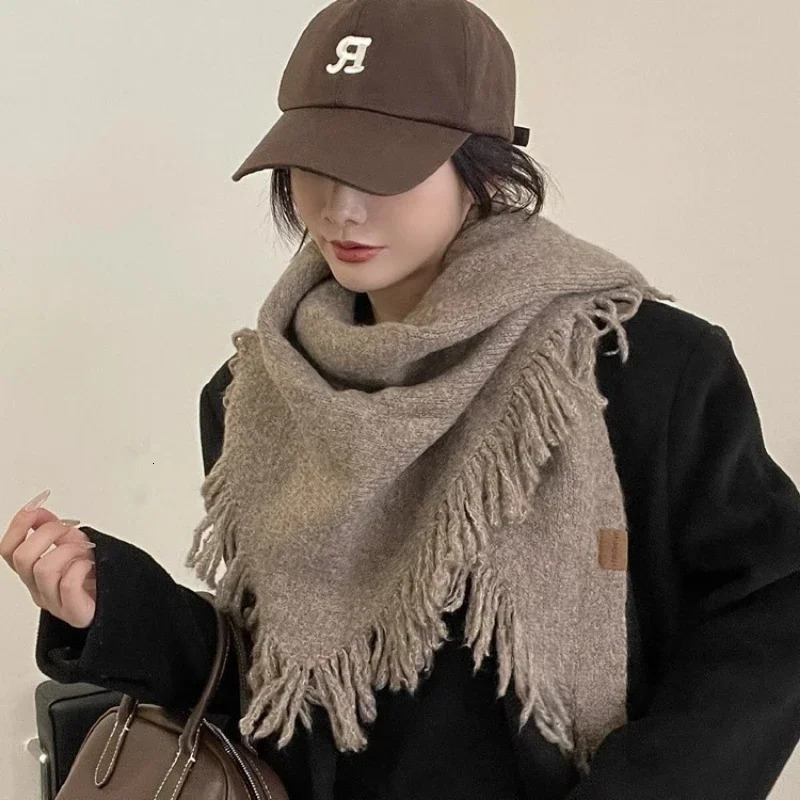Fashionable Versatile Wool Blend Shawl Autumn Winter High Quality Knit Soft Warm Scarf Female Thermal Triangle Scarf Ladies 241220