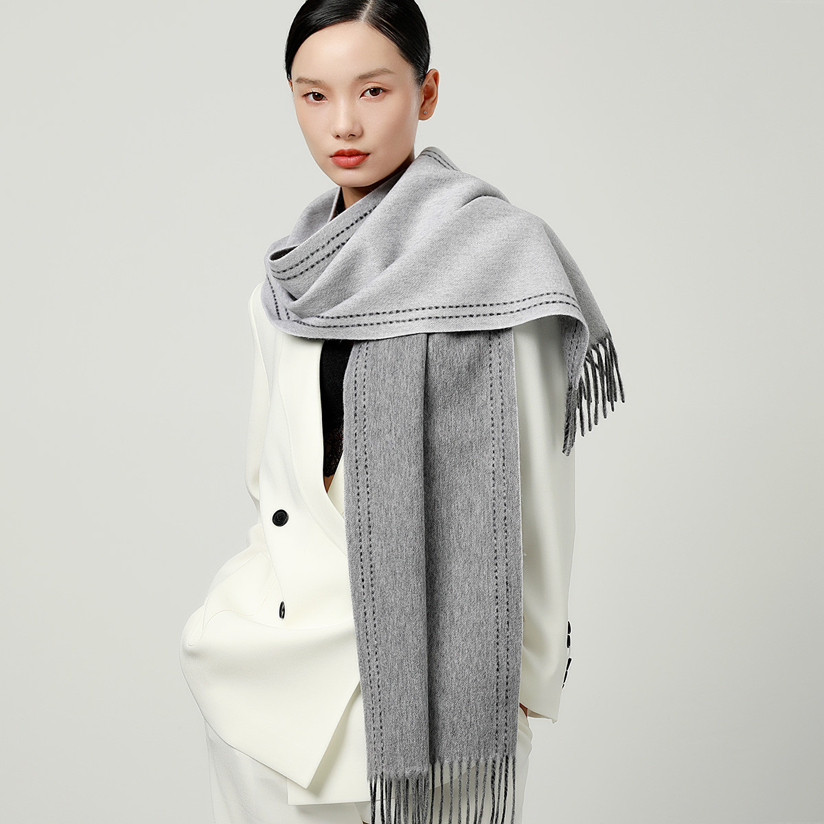 designer Scarf Cashmere Scarf Soft Touch Chic Silky Fashion Scarves Made from Pure Mulberry Silk - Versatile Design for Any Outfit
