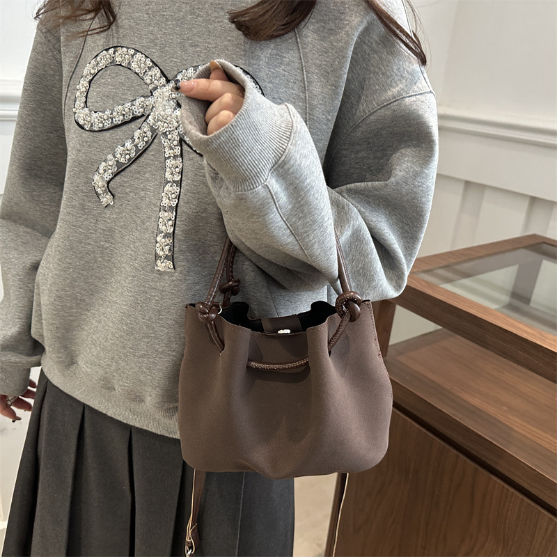 New trendy personalized texture bucket trendy designer temperament fashionable shoulder bag simple frosted shoulder crossbody bag bag