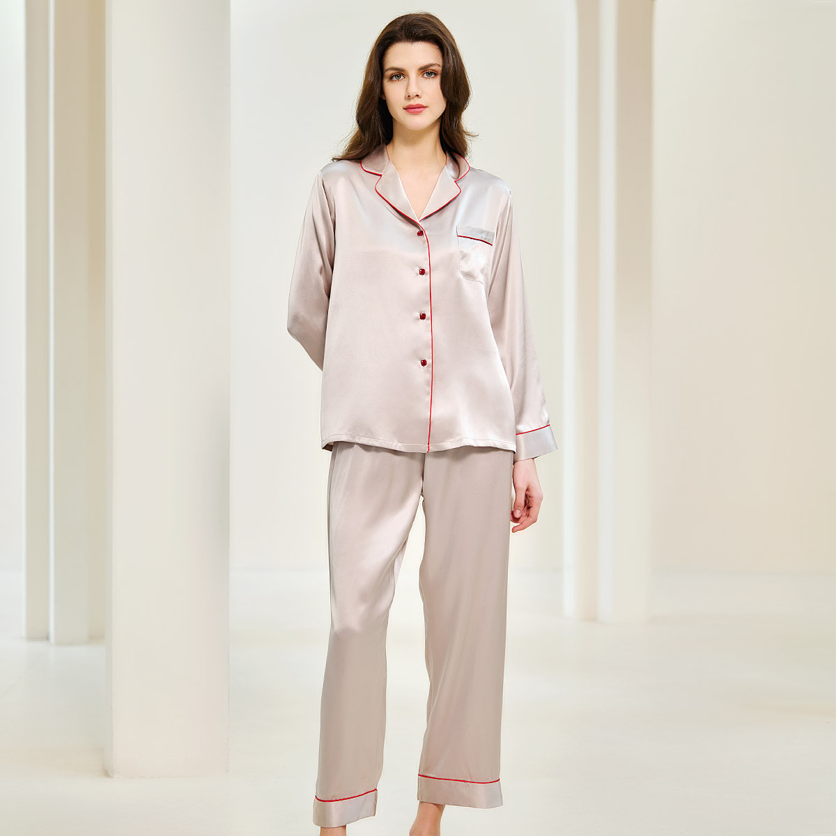 Elegant Women's Real Silk Pajama Ensemble Comfortable Year-Round Sleepwear with Long Sleeves