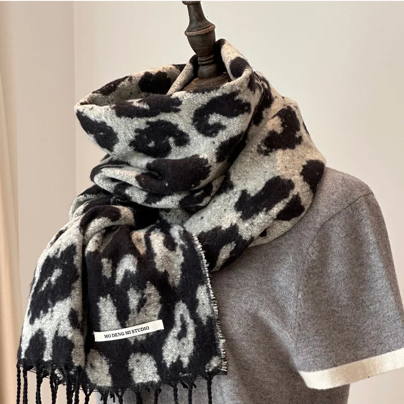 Fashion Spotted Leopard Cashmere Scarf Winter Women Wool Shawl Neckerchief 241220