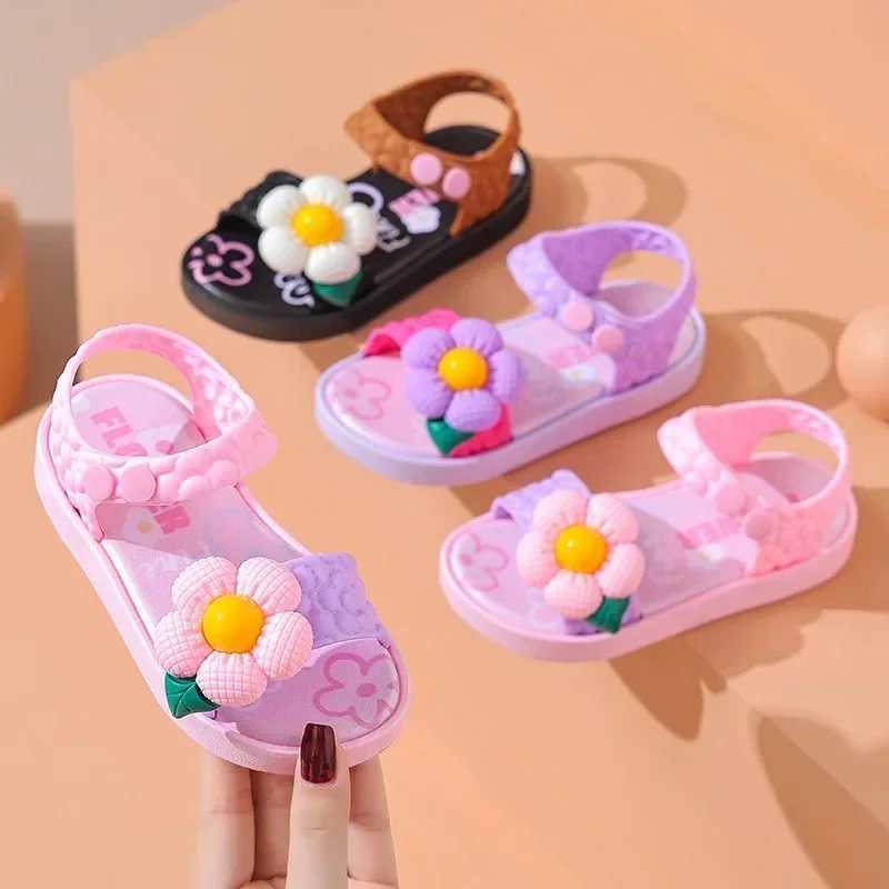 Sandals Childrens sandals2024 summer non-slip soft soles outside wearing boys and girls baby walking shoes outside wearing sandals H241217