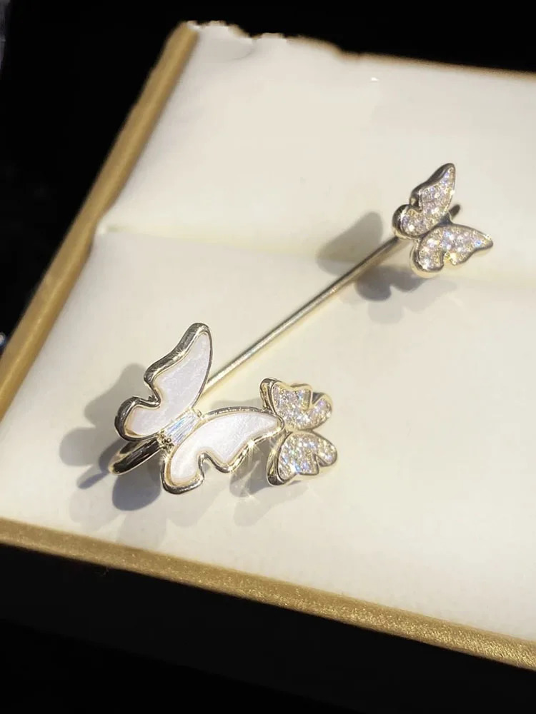 Trendy Diamondembedded Oildrop Butterfly Ear Cuff Earrings for Women No Piercing Fashion Accessory 241220