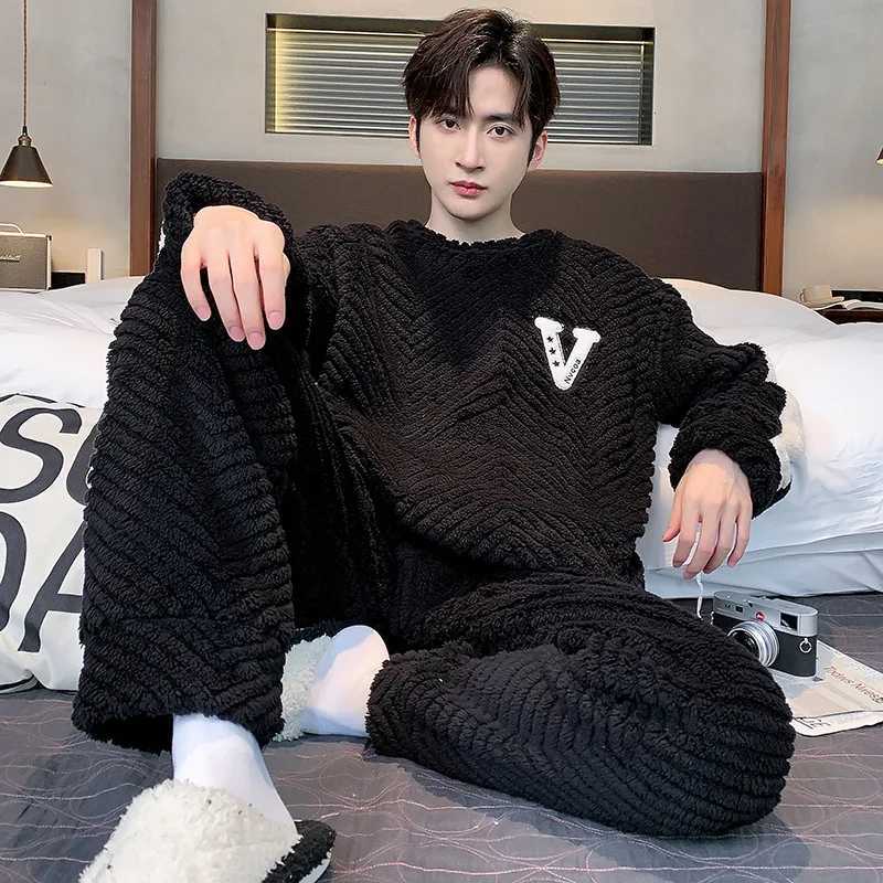 High quality thick warm flannel plus size mens pajamas winter pajamas casual wear fashionable striped pajamas W241221