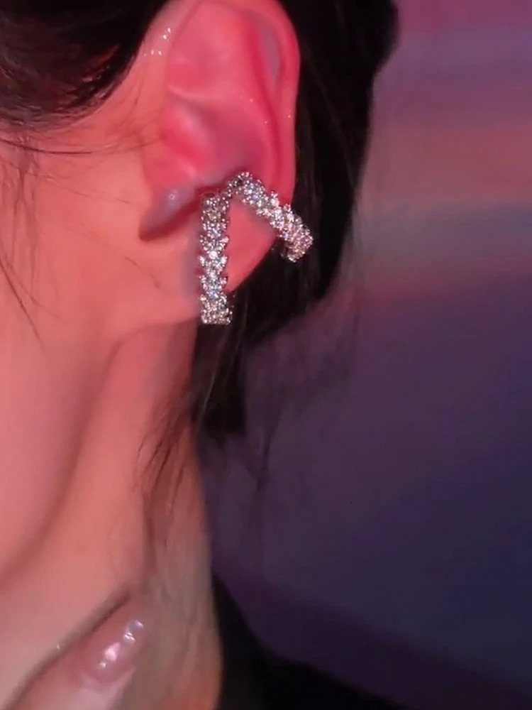 French Elegance Willow Leaf Rhinestone Ear Cuff Clip No Piercing CZ Fairy Ear Hanger Chic Versatile 241220