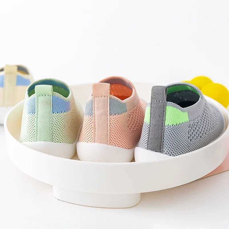 Sneakers Spring Popular New Baby Shoes Mesh Knit Breathable Kid Girls Boys 0-3T Summer Slip-On Casual Sneakers Toddler Non-Skid Prewalker H241221