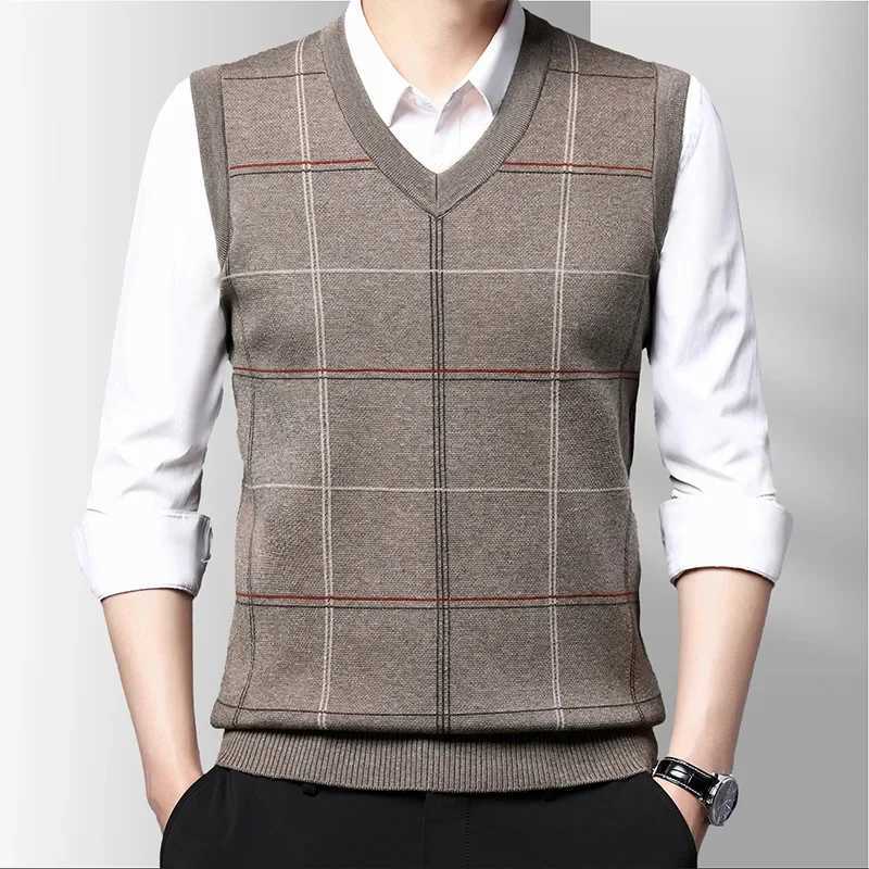 BROWON Brand Knitted Sweater Men Autumn and Winter New Fashion Plaid Sweater Vest Men Slim V-neck Sleeveless Vest Mens SweaterXJ241221
