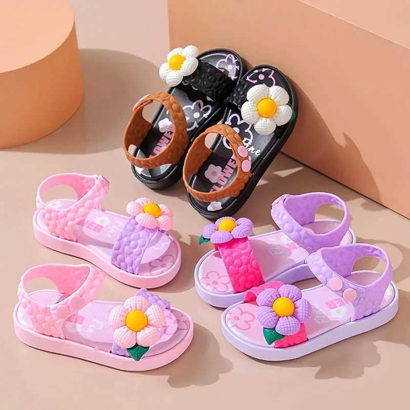 Sandals Childrens sandals2024 summer non-slip soft soles outside wearing boys and girls baby walking shoes outside wearing sandals H241217